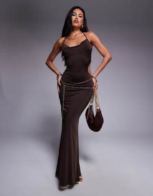 Tiger Mist - Suriya - Robe longue à col bénitier avec dos nu à liens et détails chaîne - Marron-Brown