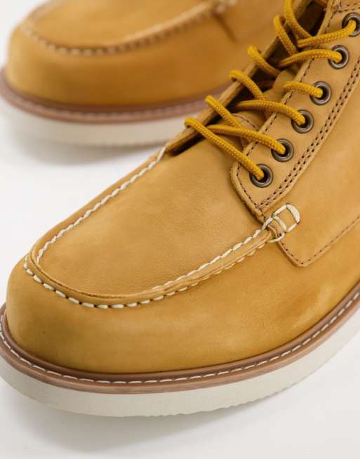 Timberland Newmarket II Boat Chukka boots in wheat tan ASOS
