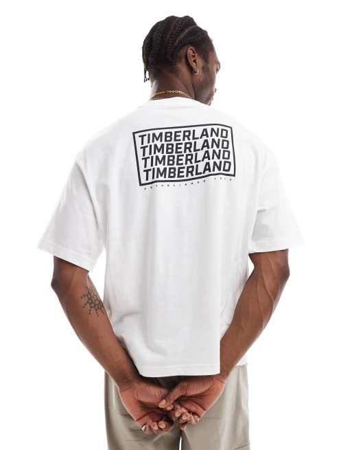 Timberland - Oversized og hvid T-shirt med gentaget logoprint - Kun hos ASOS