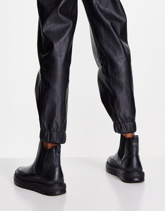 https://images.asos-media.com/products/timberland-ray-city-chelsea-boots-in-black/200931418-2?$n_550w$&wid=550&fit=constrain
