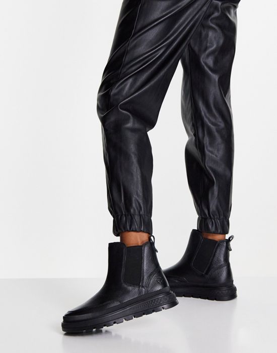 https://images.asos-media.com/products/timberland-ray-city-chelsea-boots-in-black/200931418-3?$n_550w$&wid=550&fit=constrain