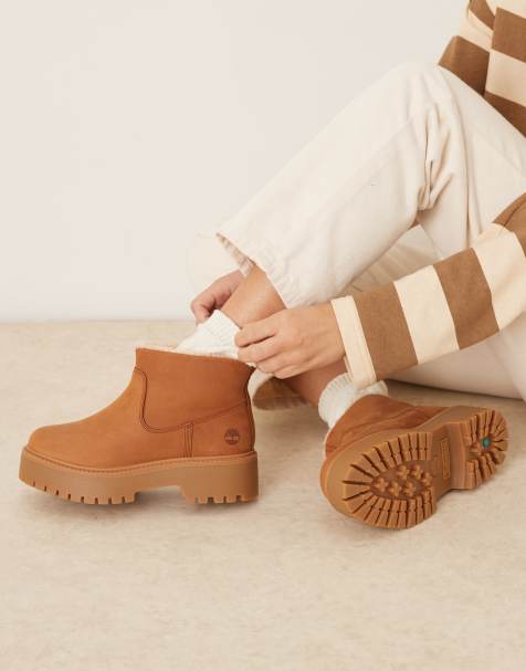 Timberland – Stone Street – Wyściełane kożuszkiem brązowe botki sztyblety z nubuku na platformie - view 1