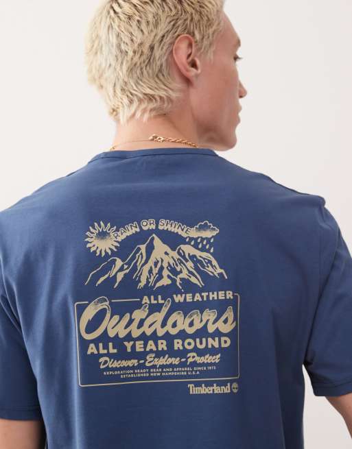 Timberland - T-shirt blu con stampa sul retro di montagna e paesaggio