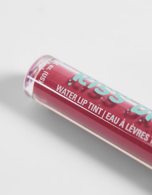 Tinte labial Kiss Drip Water de Revolution: Tono Cherry Glaze, 4 de 4