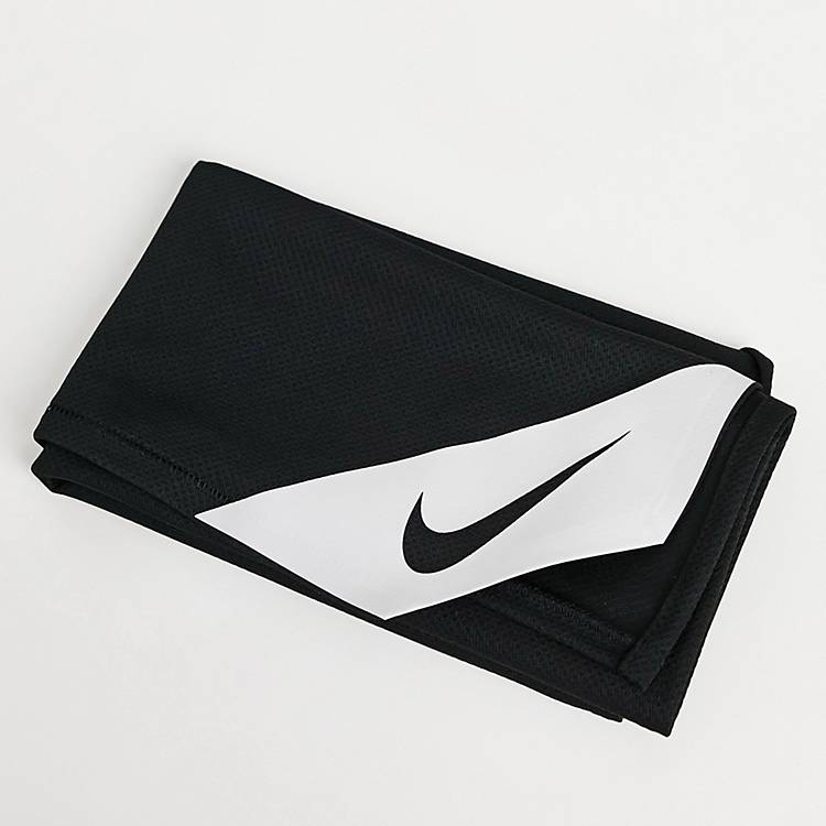 Toalla pequeña negra Cooling de Nike ASOS
