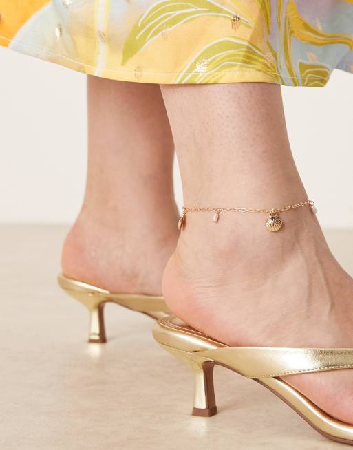 Tobillera dorada con detalle de conchas y perlas de imitación de ASOS DESIGN Curve