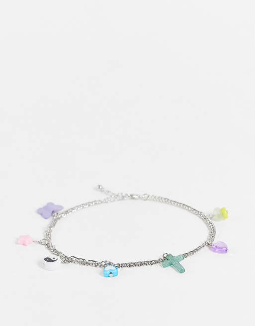 Tobillera gruesa para festivales con charms de colores de ASOS DESIGN
