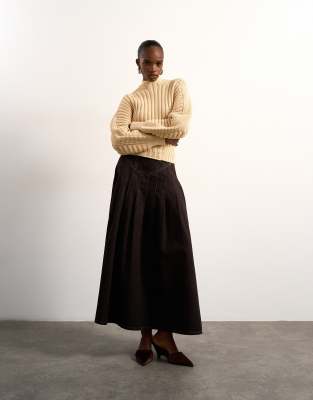 Tolu Coker x Topshop - Maxi-Faltenrock aus Denim in brauner Rinse-Waschung mit rundem Design-Brown