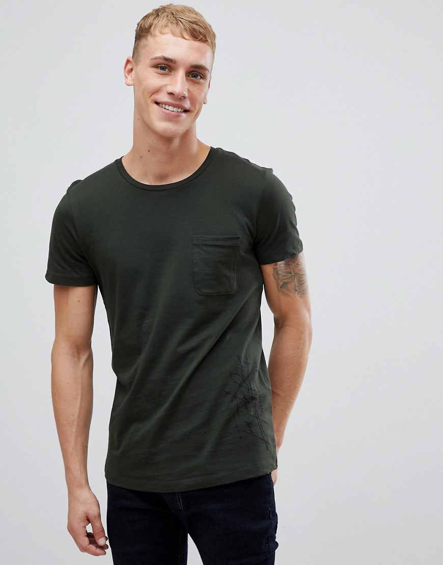 Tom Tailor - T-shirt verde con tasca e stampa di autografo