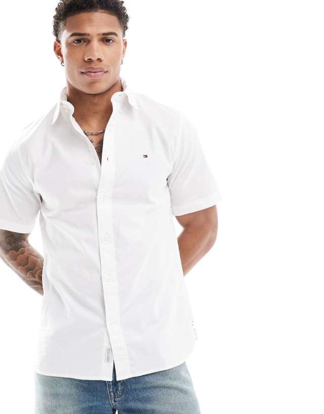 Tommy Hilfiger - 1985 flex oxford regular fit short sleeve shirt in white