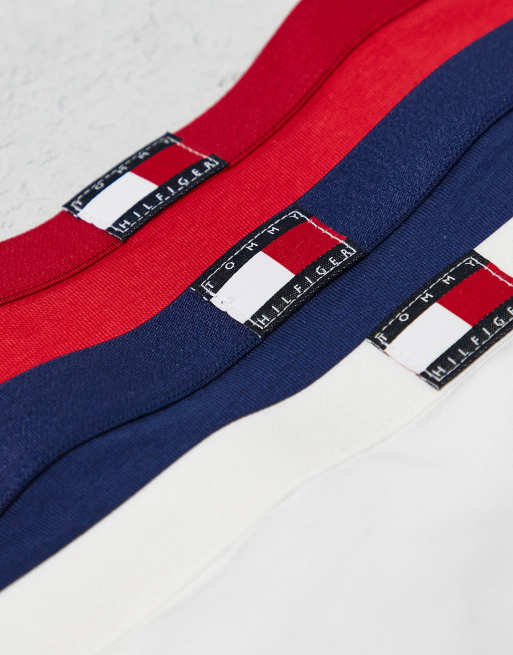 Tommy Hilfiger – 3er-Pack Bikinislips in Rot, Weiß und Blau mit Flaggenlogo, 2 von 3