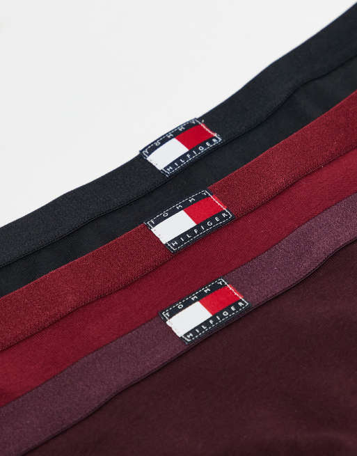 Tommy Hilfiger – 3er-Pack Tangas in Schwarz, Burgunderrot und Rot mit Flaggenlogo, 3 von 3