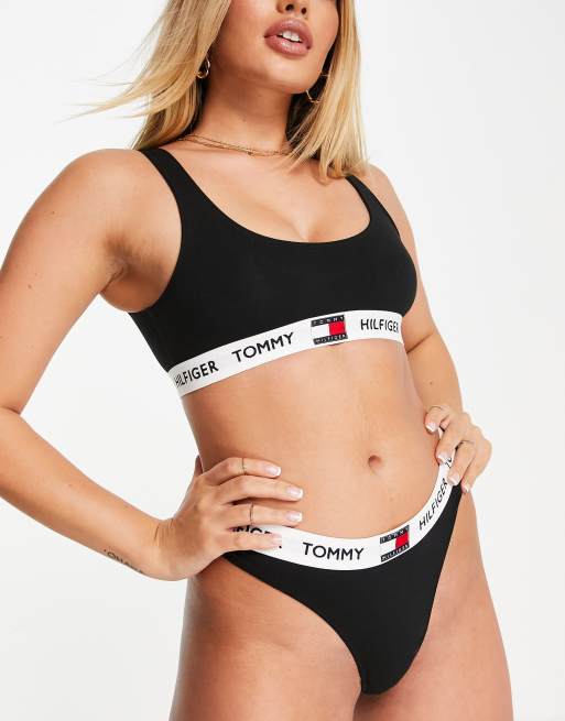 Tommy Hilfiger – 85 – Czarne bawełniane stringi z logo