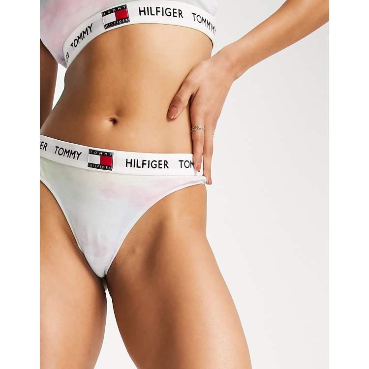 https://images.asos-media.com/products/tommy-hilfiger-85-thong-in-tie-dye/202534121-1-tiedye?$n_750w$&wid=750&hei=750&fit=crop