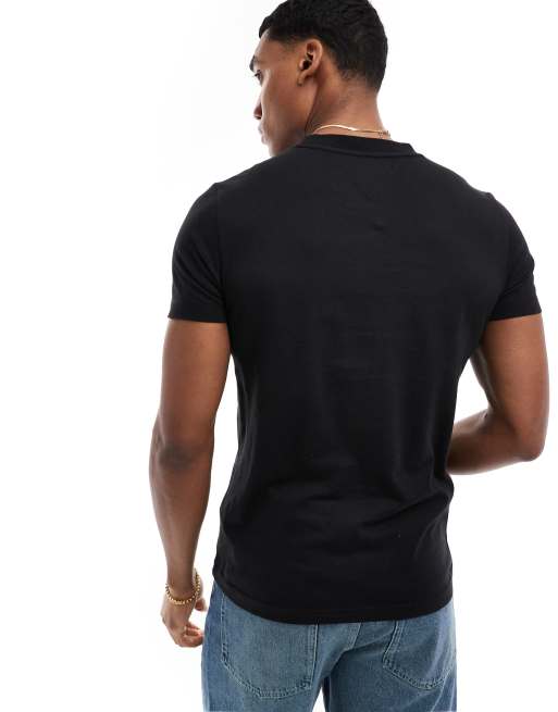 Tommy Hilfiger arch logo t-shirt in black, 3 of 4