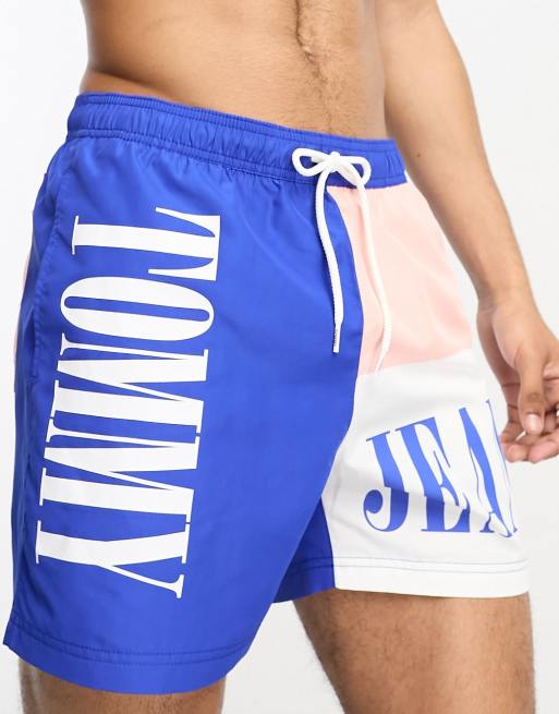 Tommy Hilfiger - Archive - Short de bain mi-long color block avec cordon de serrage - Bleu vif