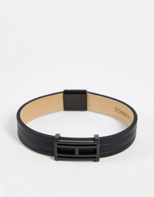 Tommy Hilfiger – Armband in Schwarz mit Plakette im Flaggendesign