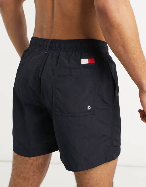 Tommy Hilfiger - Badeshorts med lille flaglogo i marineblå