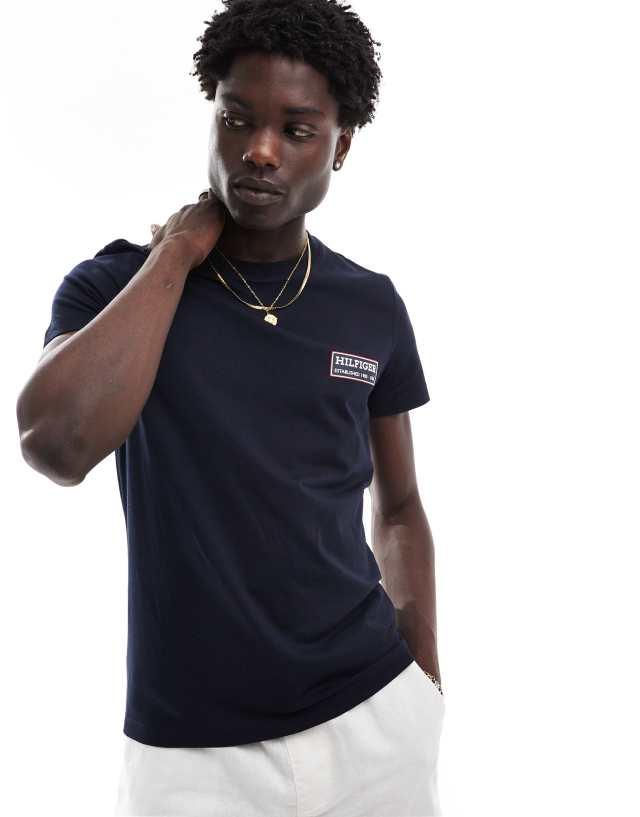 Tommy Hilfiger - badge logo t-shirt in navy