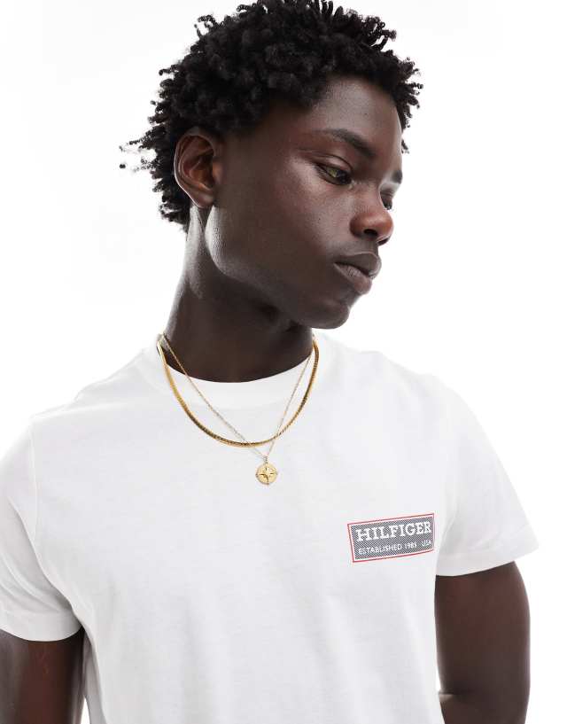 Tommy Hilfiger - badge logo t-shirt in white