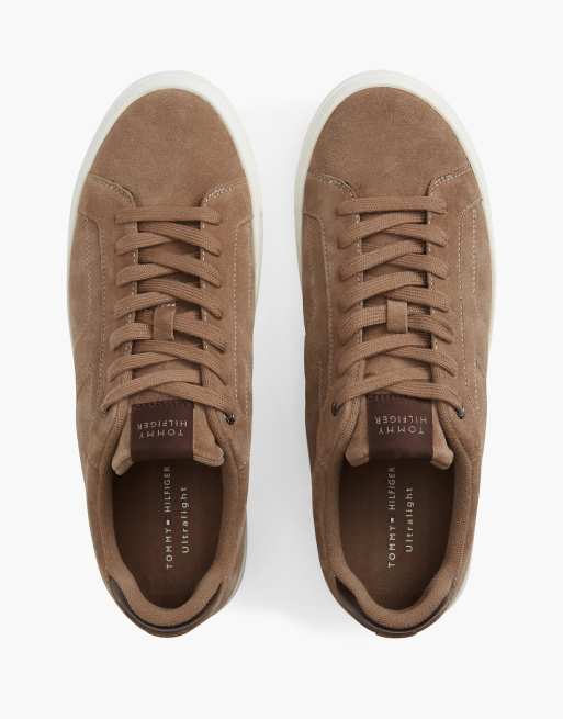 Tommy Hilfiger baskets de tennis légères à logo métallisé en daim antilope, 3 de 7