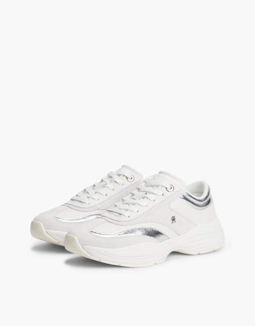 Tommy Hilfiger baskets en daim à monogramme métallique blanches, 2 de 7