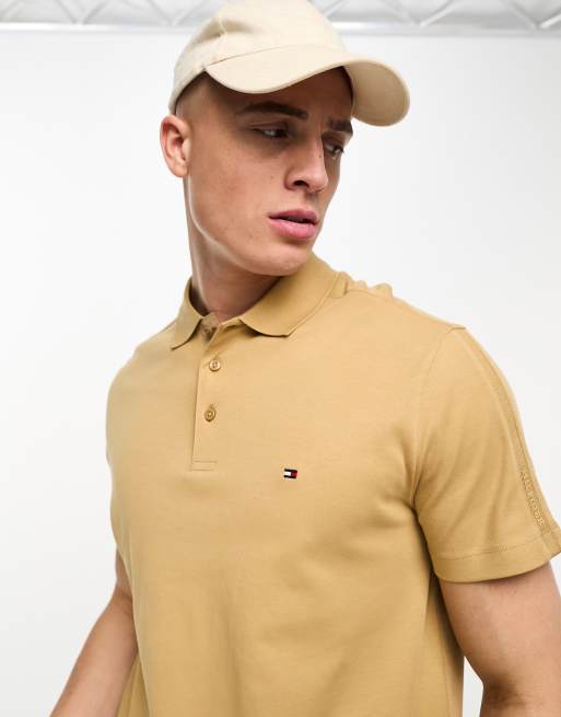 Tommy Hilfiger - Beige polotrøje i regular fit med ærmer i interlock