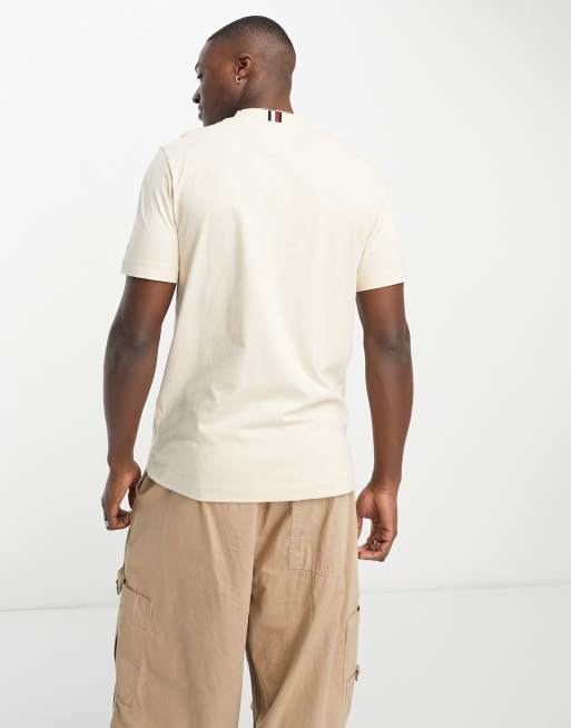 Tommy Hilfiger – Beżowy T-shirt z graficznym logo, 2 z 4