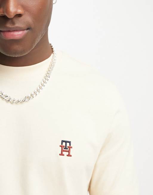 Tommy Hilfiger – Beżowy T-shirt z graficznym logo, 3 z 4