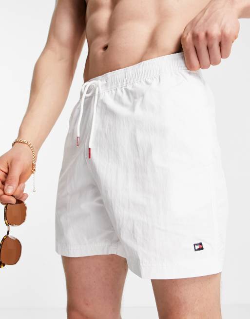 Tommy Hilfiger – Białe szorty kąpielowe z małym logo, 4 z 4