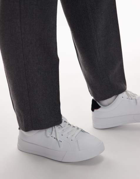 Tommy Hilfiger – Biało-granatowe skórzane buty sportowe - view 1