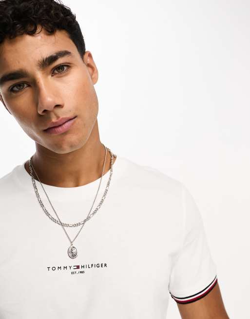 Tommy Hilfiger – Biały T-shirt z kontrastową lamówką i logo