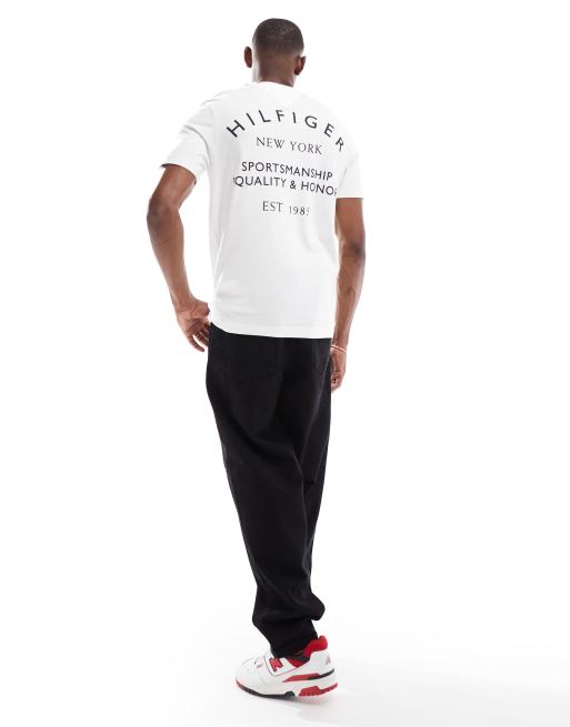 Tommy Hilfiger – Biały T-shirt z nadrukiem na plecach, 3 z 4