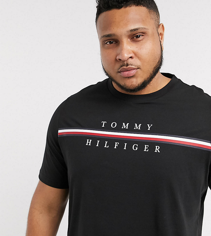 Tommy Hilfiger Big & Tall - Corp - T-shirt nera con logo a righe diviso in due parti-Nero