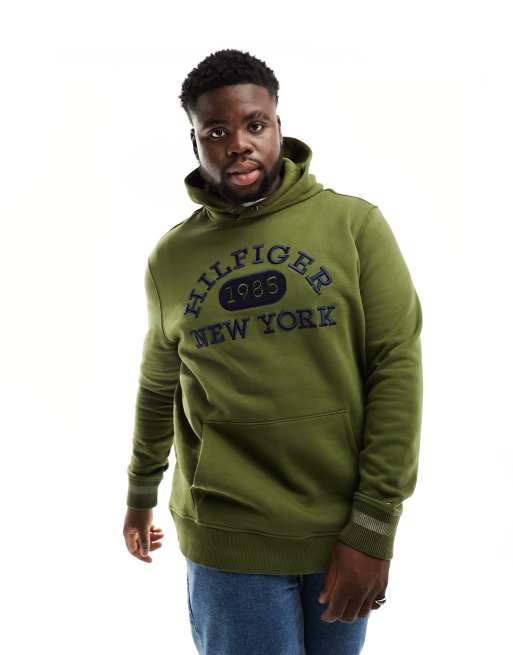 Tommy Hilfiger – Big & Tall – Grön huvtröja i collegestil med texttryck
