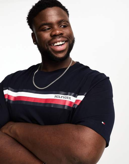 Tommy Hilfiger – Big & Tall – Monotype – Mörkblå t-shirt med randig logga