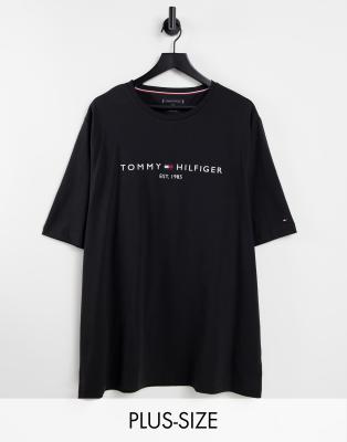 Tommy Hilfiger Big & Tall – T-Shirt in Schwarz mit kleinem Logo auf der Brust