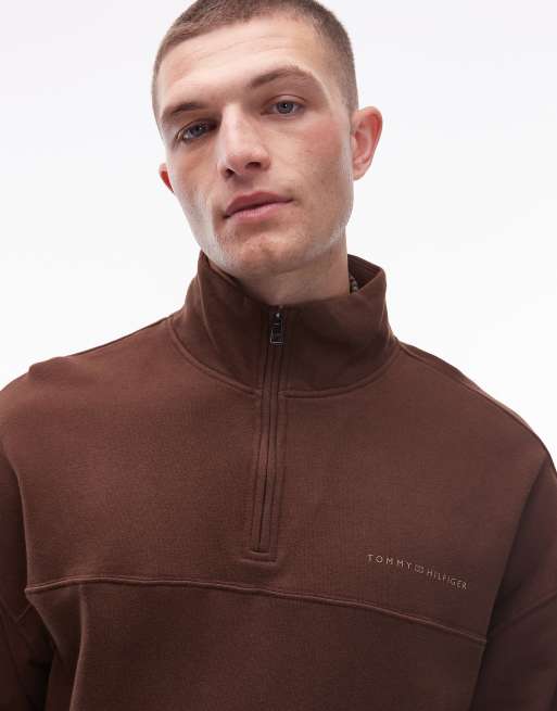 Tommy Hilfiger – Brun sweatshirt med liten logga och kort dragkedja, 5 av 5