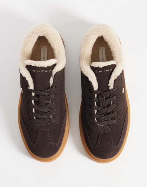 Tommy Hilfiger Carola Sneaker aus echtem Wildleder mit Cupsole in Braun, 2 von 5