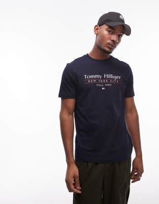 Tommy Hilfiger Center Stack Linear Logo T-shirt In Black