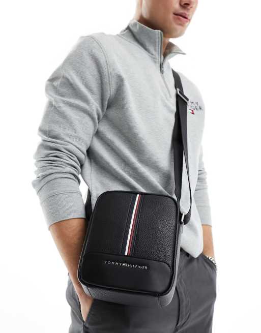 Tommy Hilfiger – Central – Svart reporterväska i minidesign