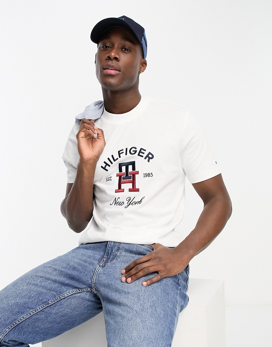 Tommy Hilfiger Centre Graphic Logo T-Shirt In White