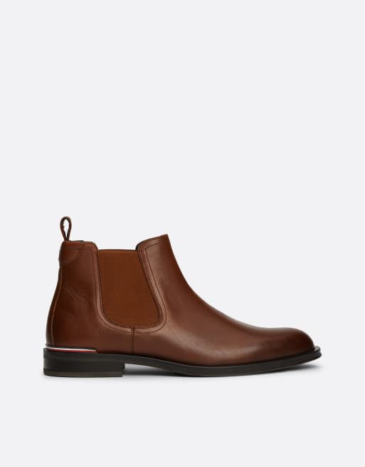 Tommy Hilfiger – Chelsea-Lederstiefel in Braunrot mit markentypischem Zierband
