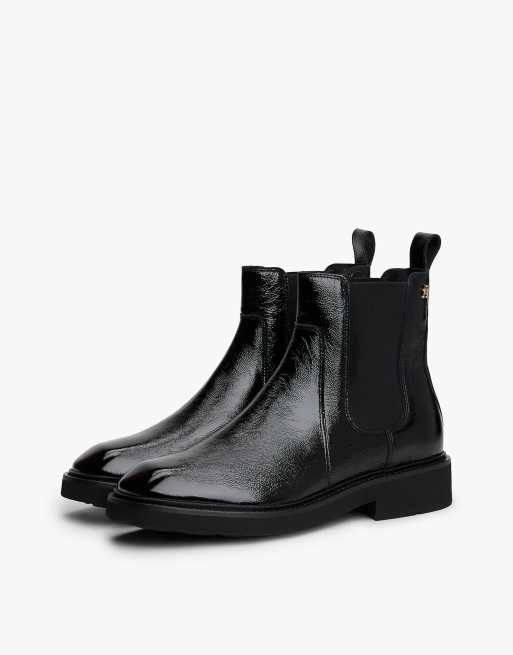 Tommy Hilfiger – Chelsea-Stiefel aus schwarzem Lackleder mit Knitterstruktur