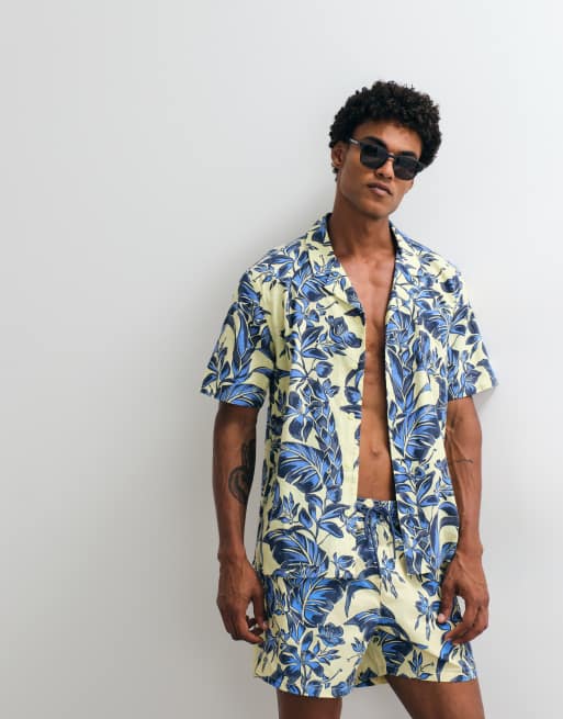 Tommy Hilfiger - Chemise décontractée style bowling d'ensemble à imprimé tropical et col à revers - Bleu et jaune, 5 de 5