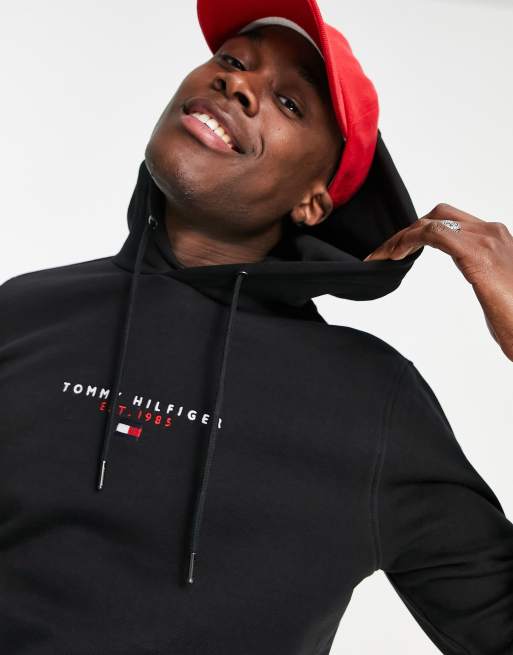 ved siden af krigerisk afbalanceret Tommy Hilfiger chest flag logo essential hoodie in black | ASOS