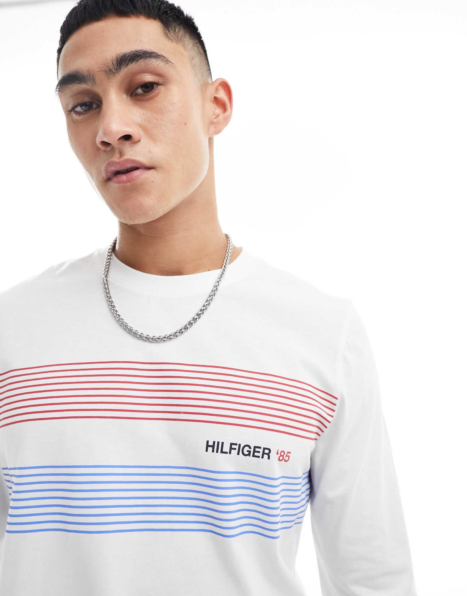 Футболка с длинным рукавом Tommy Hilfiger chest hilfiger 85 белого цвета