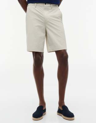 Chino-Shorts aus Funktionsmaterial in Beige mit elastischem Bund-Neutral Neutral W38