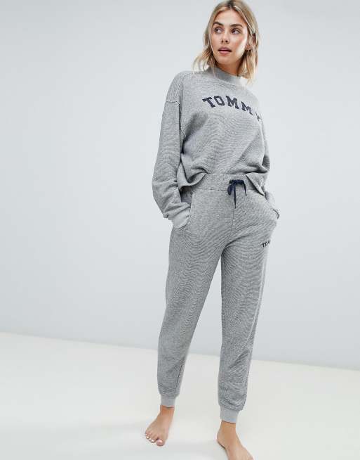 Tommy Hilfiger College Trainingsanzug mit langarmligem Oberteil und Jogginghose ASOS