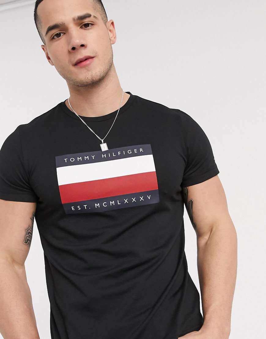 Tommy Hilfiger – Corp Icon – Svart t-shirt med rand och fyrkantig logga
